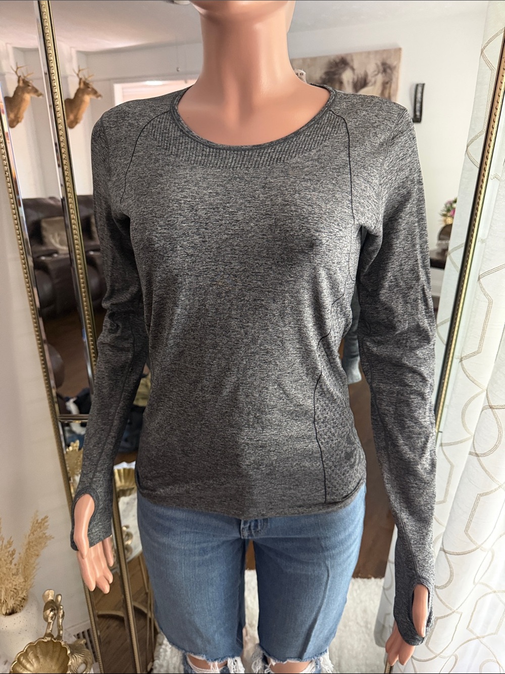 Nike Women's Gray Heather Long-Sleeve Performance Crew